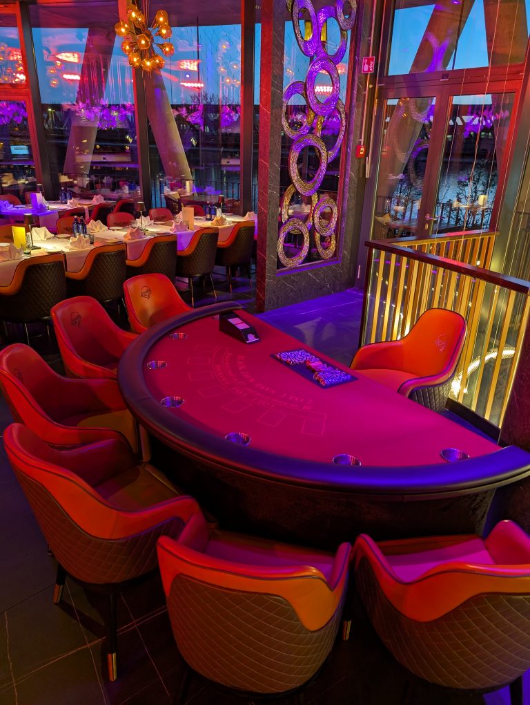 Blackjack bei stilvoller Mottoparty