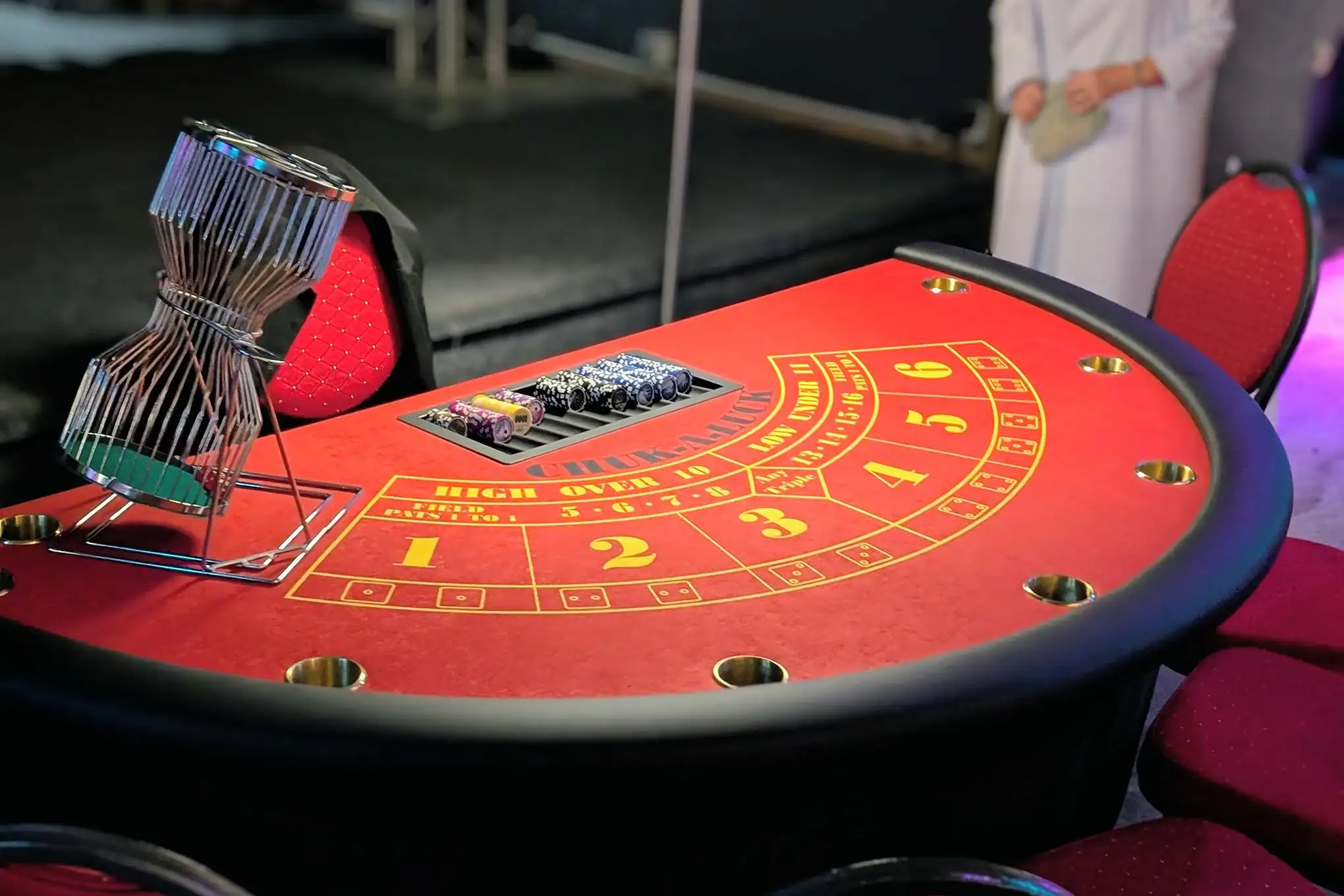 Chuck-a-luck für Geburtstagsparty mit Casino Thema