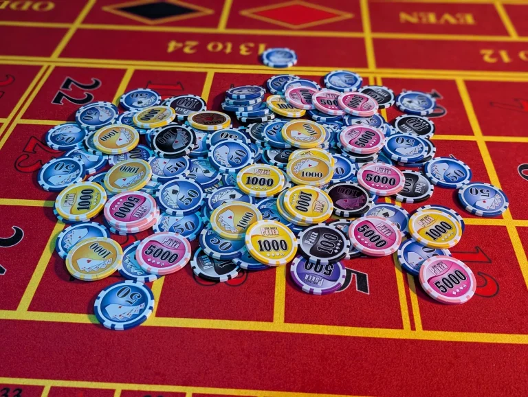 Personalisierte Casino-Jetons mit Firmenlogo als stilvolles Giveaway für Casino Event