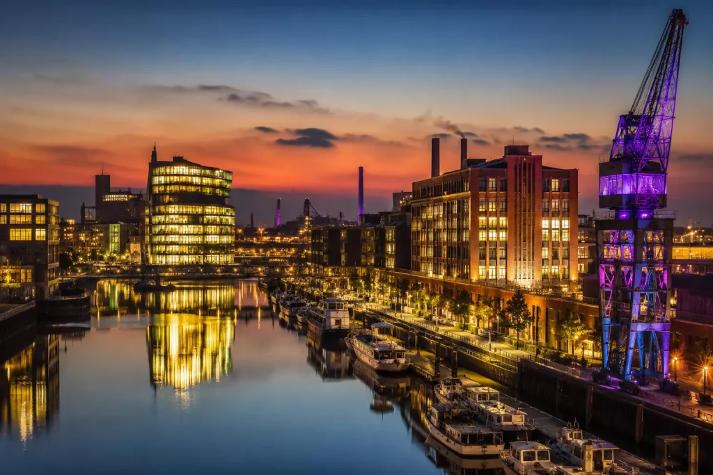 Duisburger Innenhafen bei Sonnenuntergang – Eventlocation für Casino Events in Duisburg