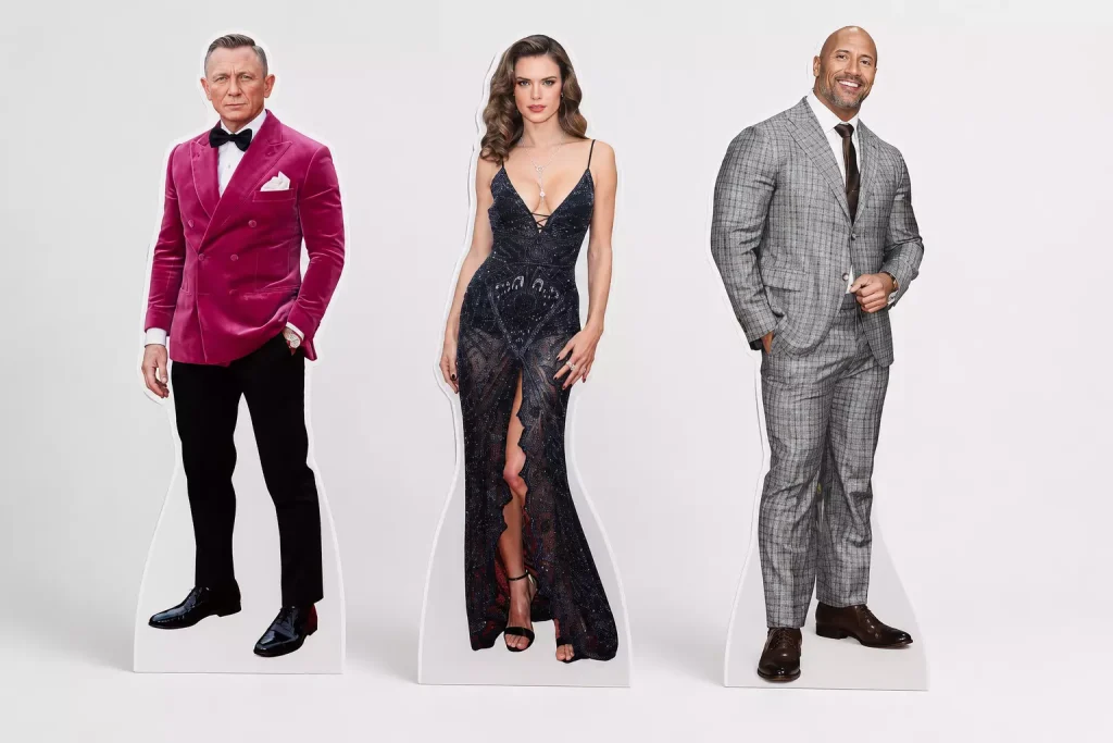 Pappaufsteller für Casino Event mit elegant gekleideten Filmfiguren